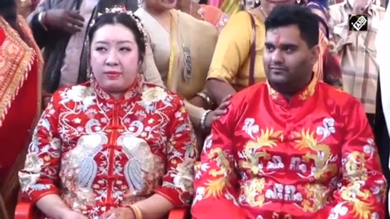 Love blossoms between India and China amidst Coronavirus scare Love blossoms between India and China amidst Coronavirus scare