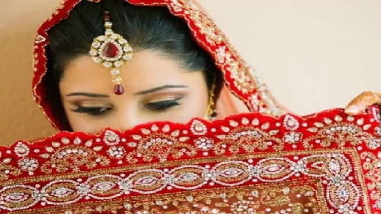 वैवाहिक साइट पर बनाई IAS की प्रोफाइल, डॉक्टर लड़की से जताई शादी की इच्छा लेकिन... वैवाहिक साइट पर बनाई IAS की प्रोफाइल, डॉक्टर लड़की से जताई शादी की इच्छा लेकिन...