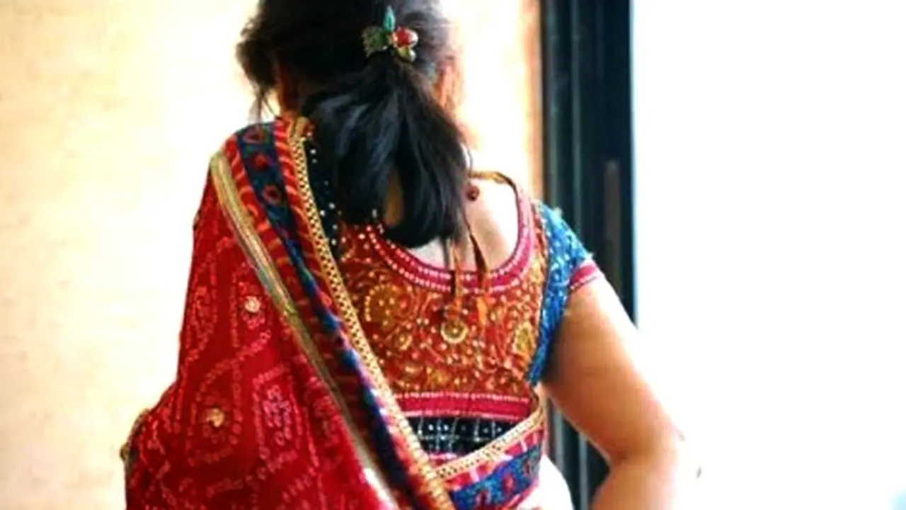 Andhra Pradesh: భర్తను విడిచిపెట్టి.. మరో వ్యక్తితో వివాహేతర సంబంధం.. మూగకొడుకు మృతి Andhra Pradesh: భర్తను విడిచిపెట్టి.. మరో వ్యక్తితో వివాహేతర సంబంధం.. మూగకొడుకు మృతి