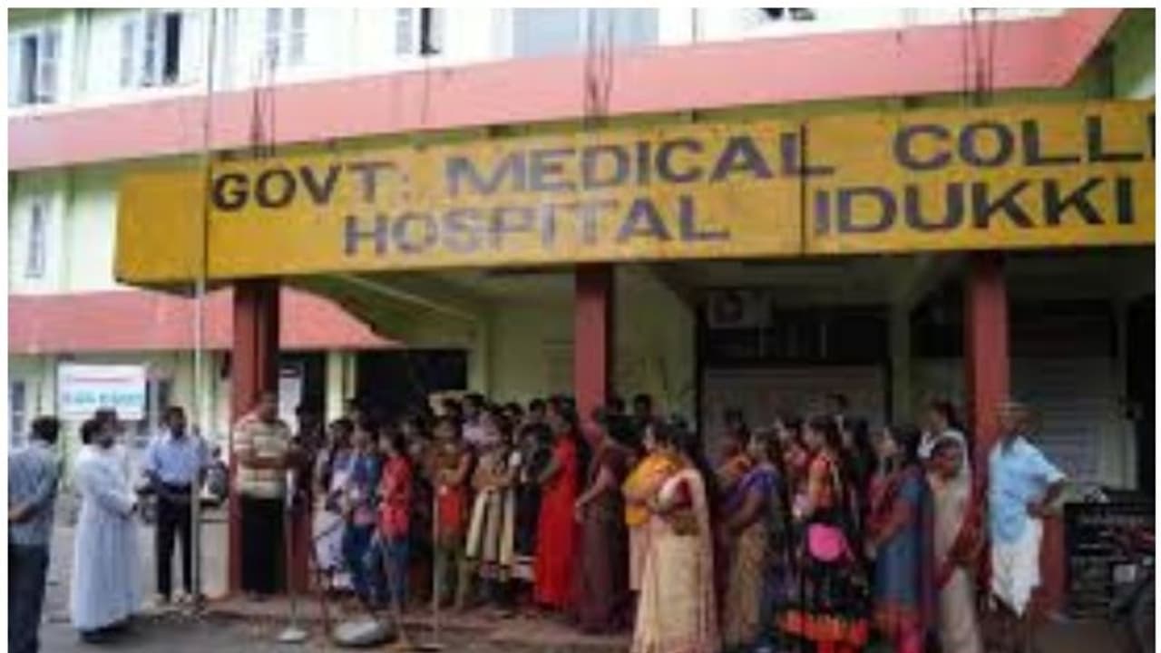 ഇടുക്കി മെഡിക്കല് കോളേജിൽ വെന്റിലേഷന് ഐസിയു പ്രവര്ത്തനം ആരംഭിച്ചു ഇടുക്കി മെഡിക്കല് കോളേജിൽ വെന്റിലേഷന് ഐസിയു പ്രവര്ത്തനം ആരംഭിച്ചു