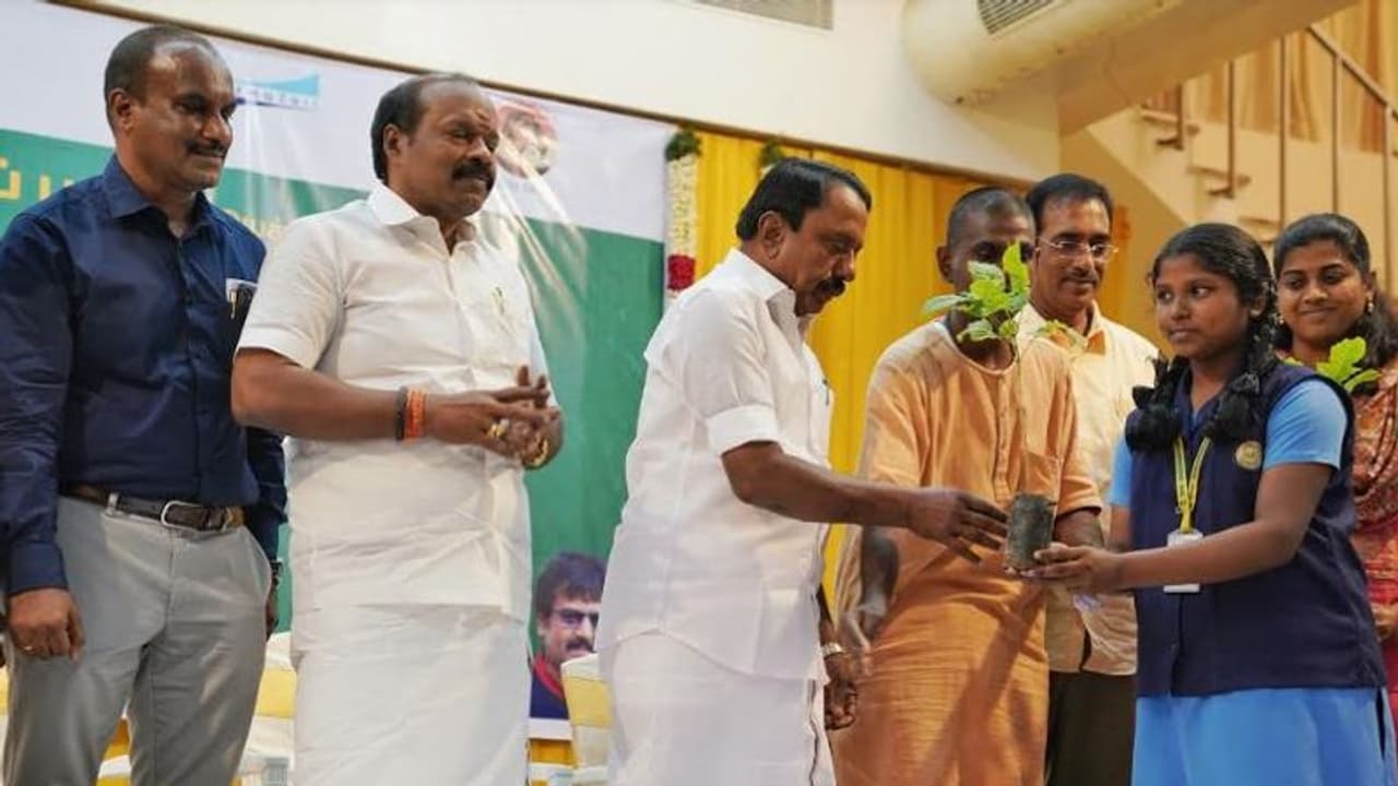 சிறப்பாக மரம் வளர்த்த பள்ளிகளுக்கு ‘ஈஷா பசுமை பள்ளி’விருது...! அமைச்சர் அமைச்சர் பாராட்டு...!