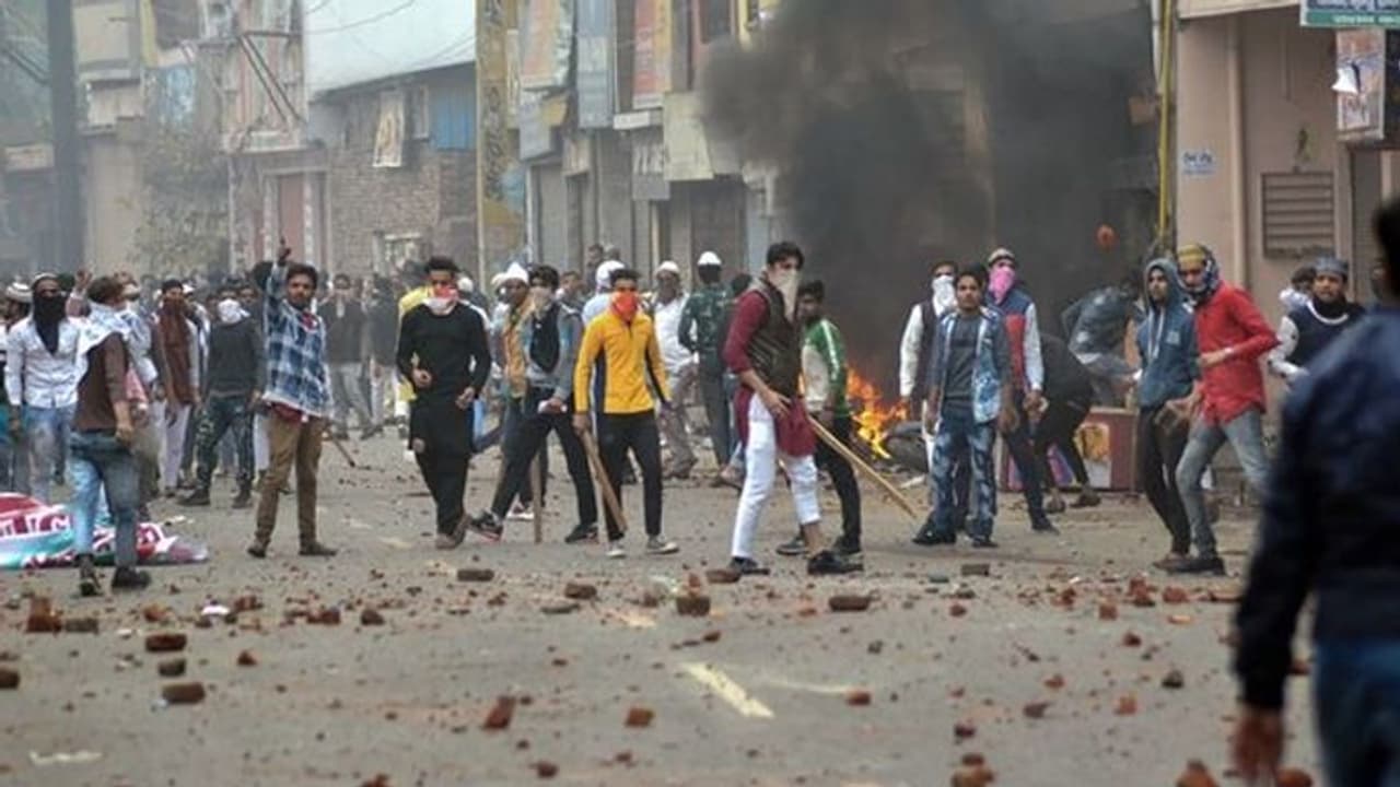 CAA हिंसा के लिए पीएफआई के 108 सदस्य गिरफ्तार, 12 जिलों में सबसे ज्यादा एक्टिव है ये संगठन CAA हिंसा के लिए पीएफआई के 108 सदस्य गिरफ्तार, 12 जिलों में सबसे ज्यादा एक्टिव है ये संगठन