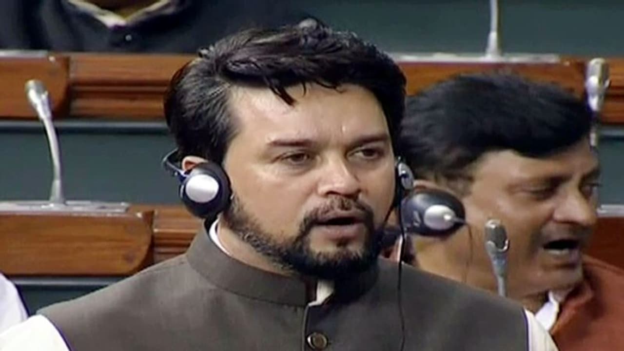 'গোলি মারনা বন্ধ কারো', অনুরাগ বলতে উঠতেই ঝাঁপিয়ে পড়ল বিরোধীরা 'গোলি মারনা বন্ধ কারো', অনুরাগ বলতে উঠতেই ঝাঁপিয়ে পড়ল বিরোধীরা