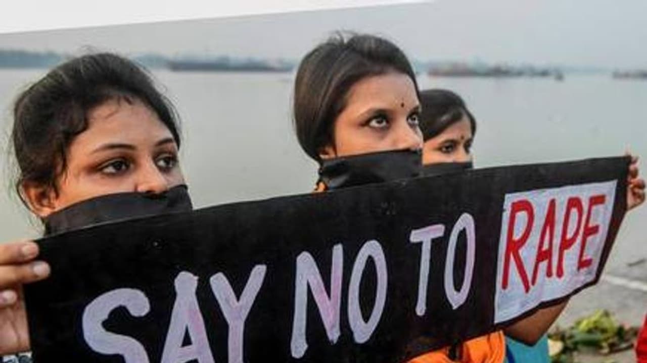 చెల్లెలిపై అన్న అత్యాచారం: అవమానంతో బాలిక ఆత్మహత్య