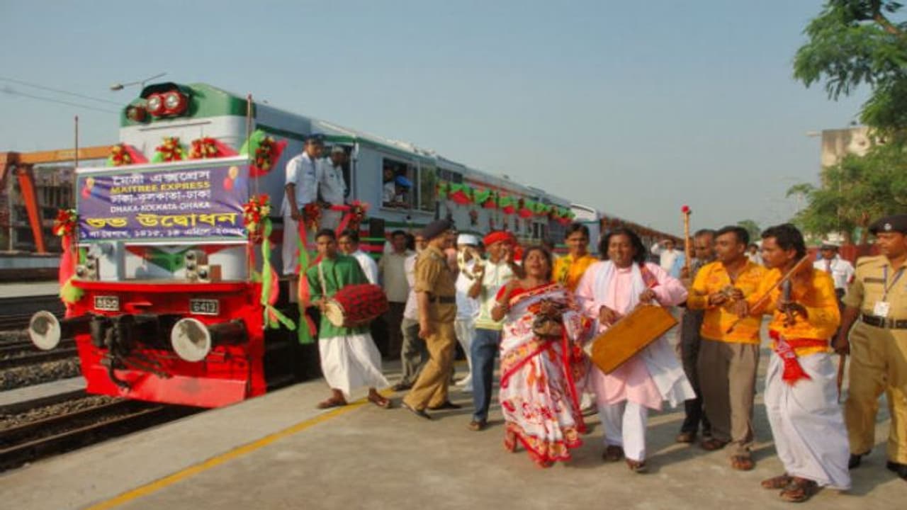 ঢাকা পৌঁছন যাবে আরও সহজে, বাড়ছে মৈত্রী এক্সপ্রেসের সংখ্যা