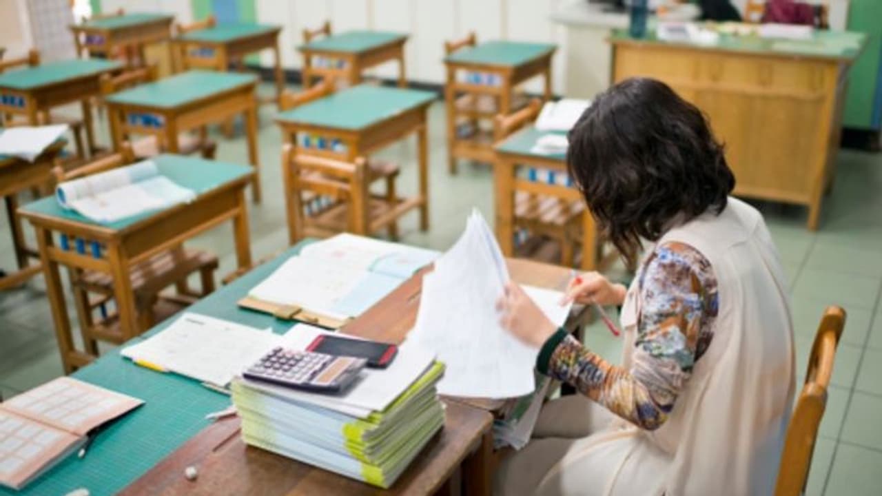 সরকারি স্কুল শিক্ষকদের নিজের জেলাতেই পোস্টিং, মমতার সিদ্ধান্তে স্বীকৃতি দিল মন্ত্রিসভা সরকারি স্কুল শিক্ষকদের নিজের জেলাতেই পোস্টিং, মমতার সিদ্ধান্তে স্বীকৃতি দিল মন্ত্রিসভা