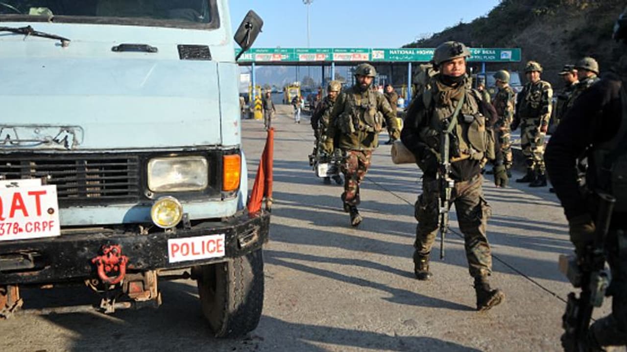 পুলওয়ামা আত্মঘাতী জঙ্গি হামলায় চাঞ্চল্যকর তথ্য, উপত্যকায় ঢুকেছে আরও সন্ত্রাসবাদী পুলওয়ামা আত্মঘাতী জঙ্গি হামলায় চাঞ্চল্যকর তথ্য, উপত্যকায় ঢুকেছে আরও সন্ত্রাসবাদী