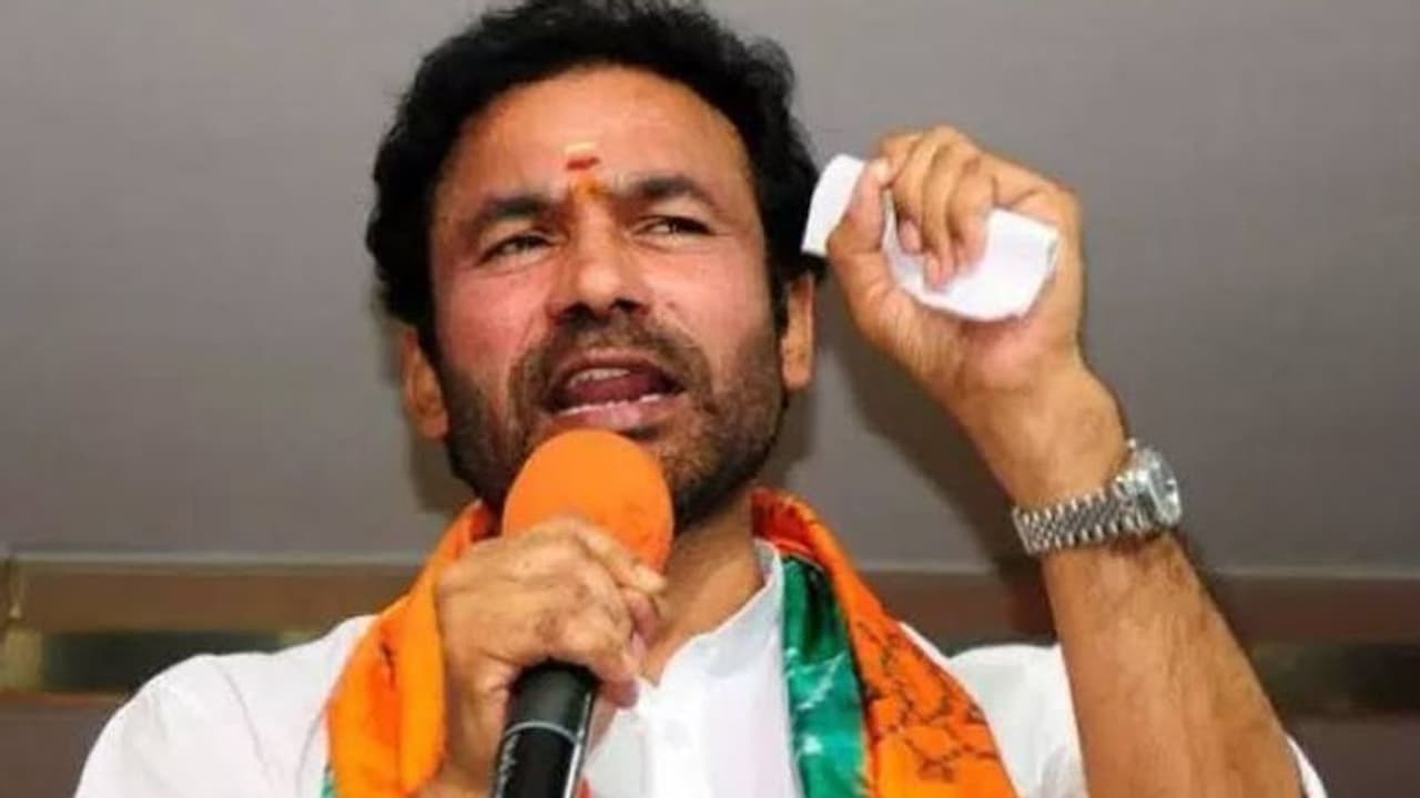 ఆ తర్వాతే విశాఖ ఉక్కు ఫ్యాక్టరీ గురించి మాట్లాడండి: కేటీఆర్ కు కిషన్ రెడ్డి కౌంటర్ ఆ తర్వాతే విశాఖ ఉక్కు ఫ్యాక్టరీ గురించి మాట్లాడండి: కేటీఆర్ కు కిషన్ రెడ్డి కౌంటర్