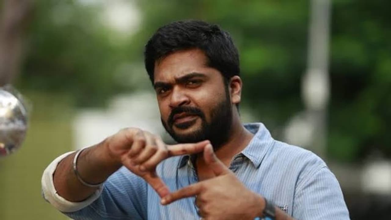 கொரோனா ஊரடங்கிலும் குறையாத வெறித்தனம்... வியர்க்க விறுவிறுக்க சிம்பு செய்த காரியம்... வைரலாகும் வீடியோ...!