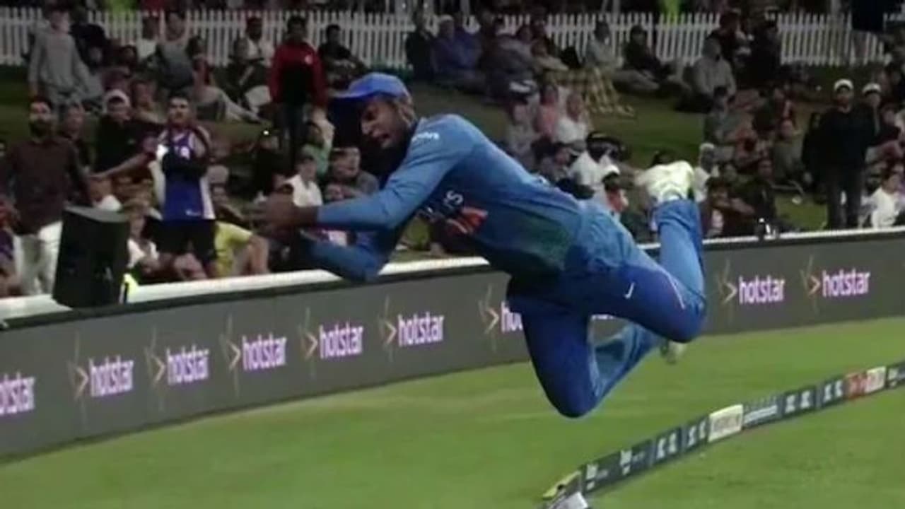 ഇതിലും വലിയ പ്രചോദനമുണ്ടോ; സഞ്ജുവിന്റെ അത്ഭുത സേവ് സ്ക്രീന്‍ സേവറാക്കി വ്യവസായ പ്രമുഖന്‍