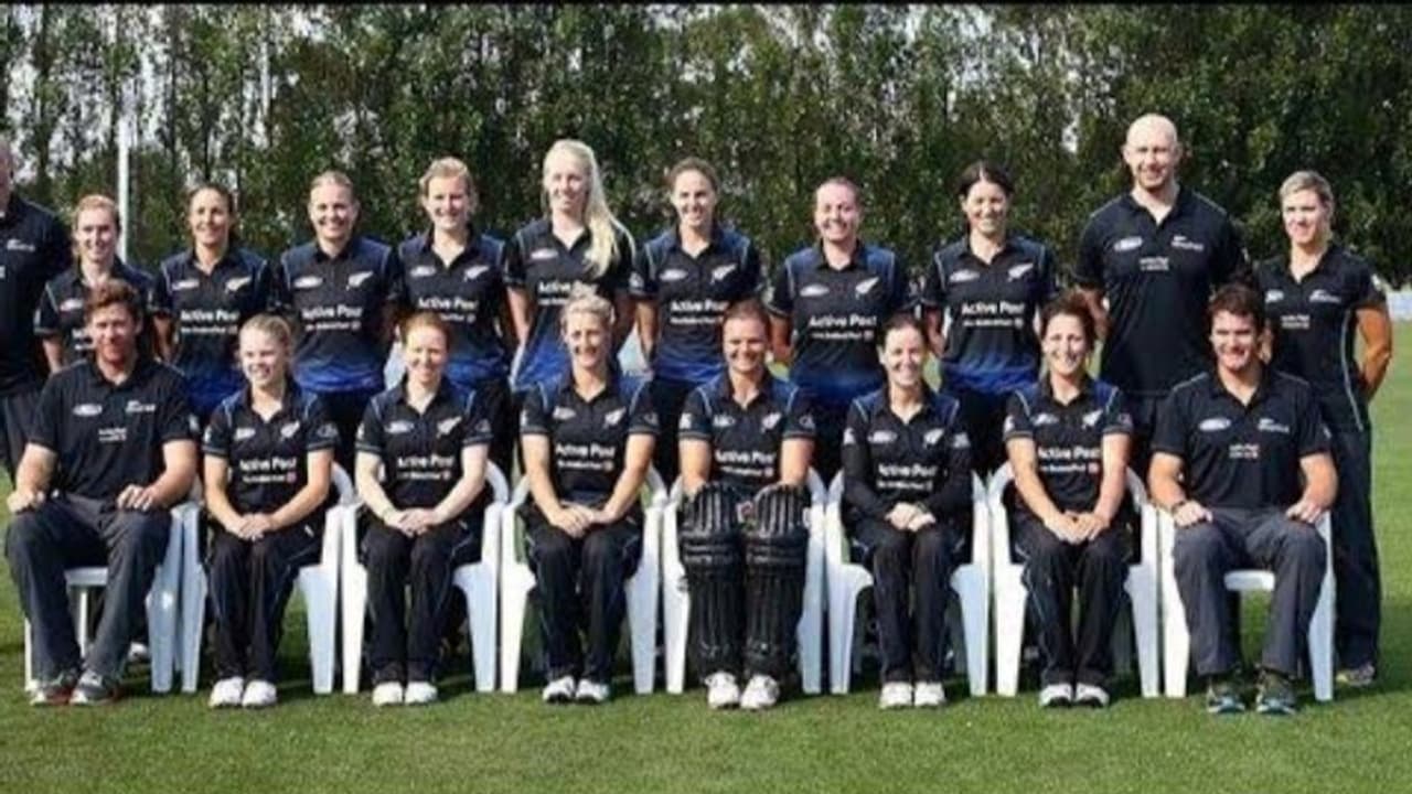 গালে গোলাপি রং মেখে মাঠে নামলেন নিউজিল্যান্ডের ক্রিকেটাররা। জেনে নিন কেন.....