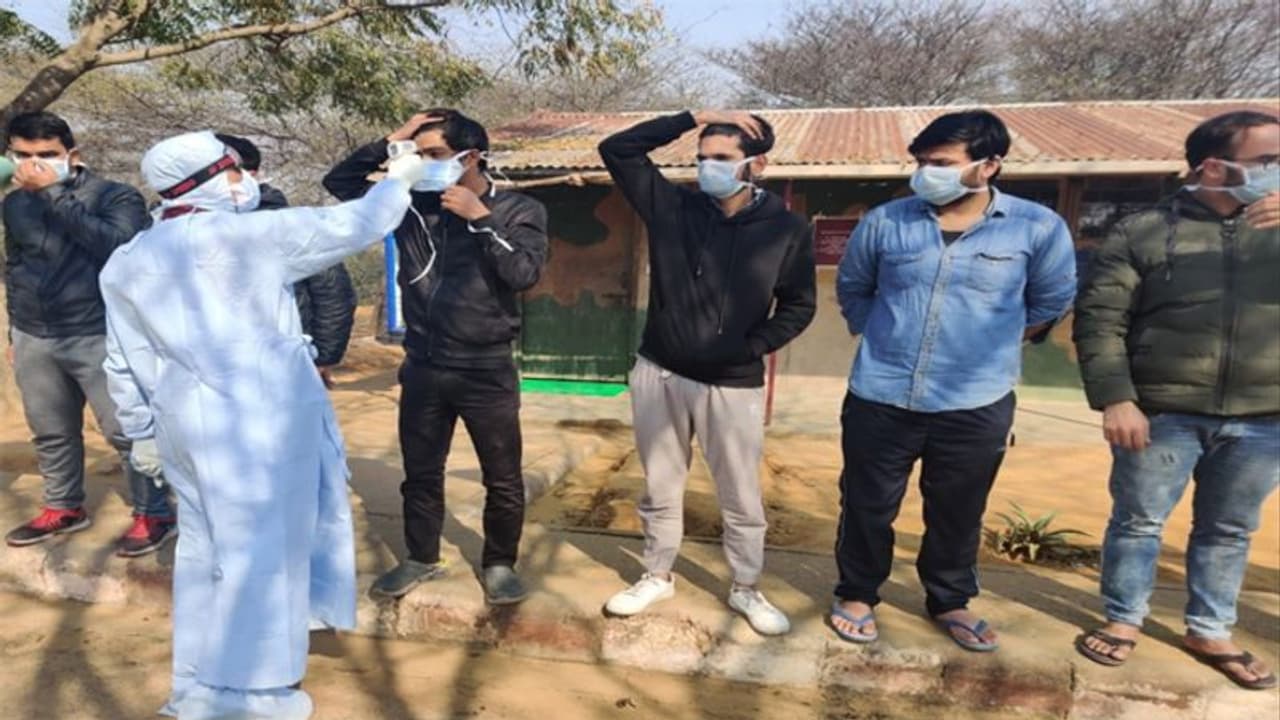 चीन से लौटे व्यक्तियों में से, 5 को अस्पताल में कराया गया भर्ती चीन से लौटे व्यक्तियों में से, 5 को अस्पताल में कराया गया भर्ती