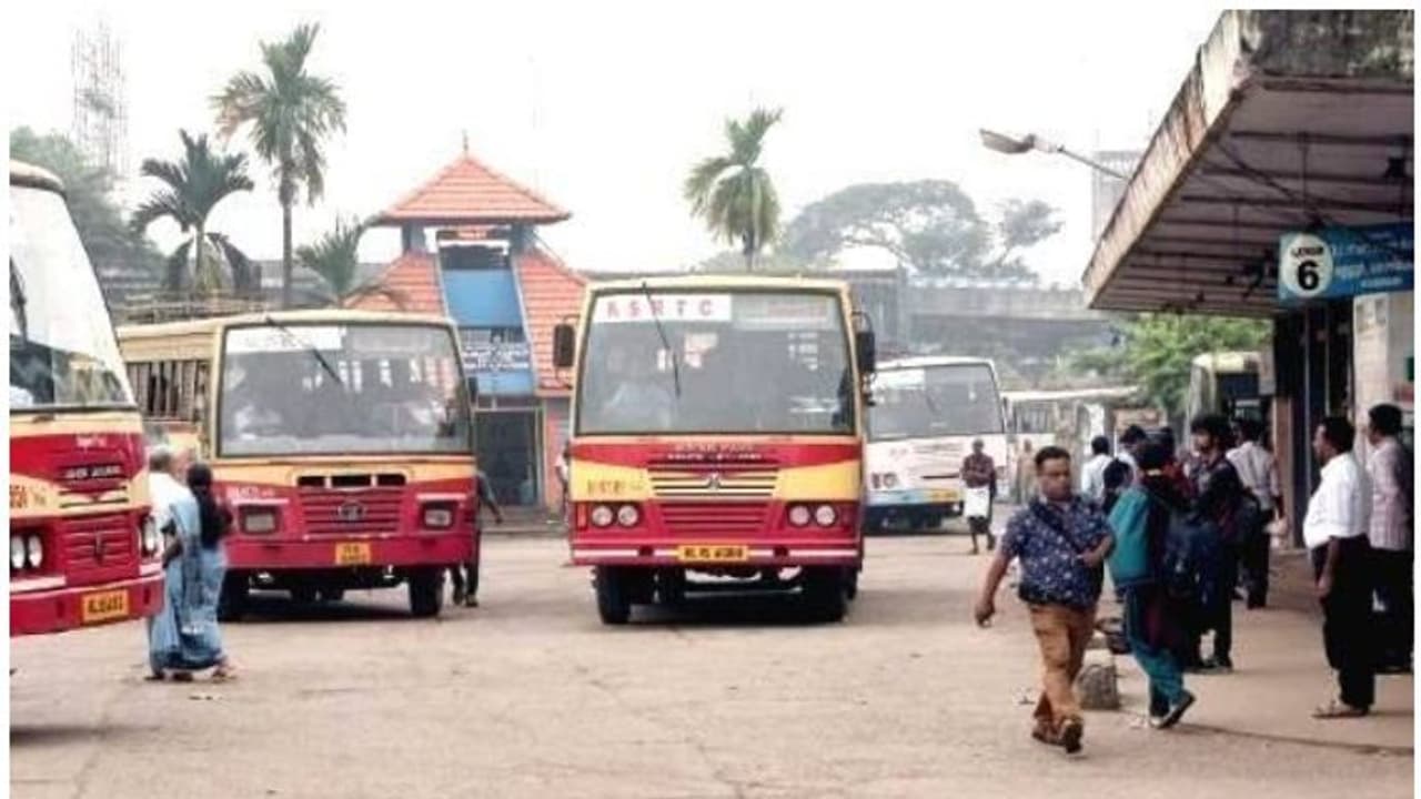 നാളെ മുതൽ ജില്ലകള്ക്കുള്ളില് കെഎസ്ആർടിസി സര്വീസ്; സ്വകാര്യബസുകൾ ഓടില്ല നാളെ മുതൽ ജില്ലകള്ക്കുള്ളില് കെഎസ്ആർടിസി സര്വീസ്; സ്വകാര്യബസുകൾ ഓടില്ല
