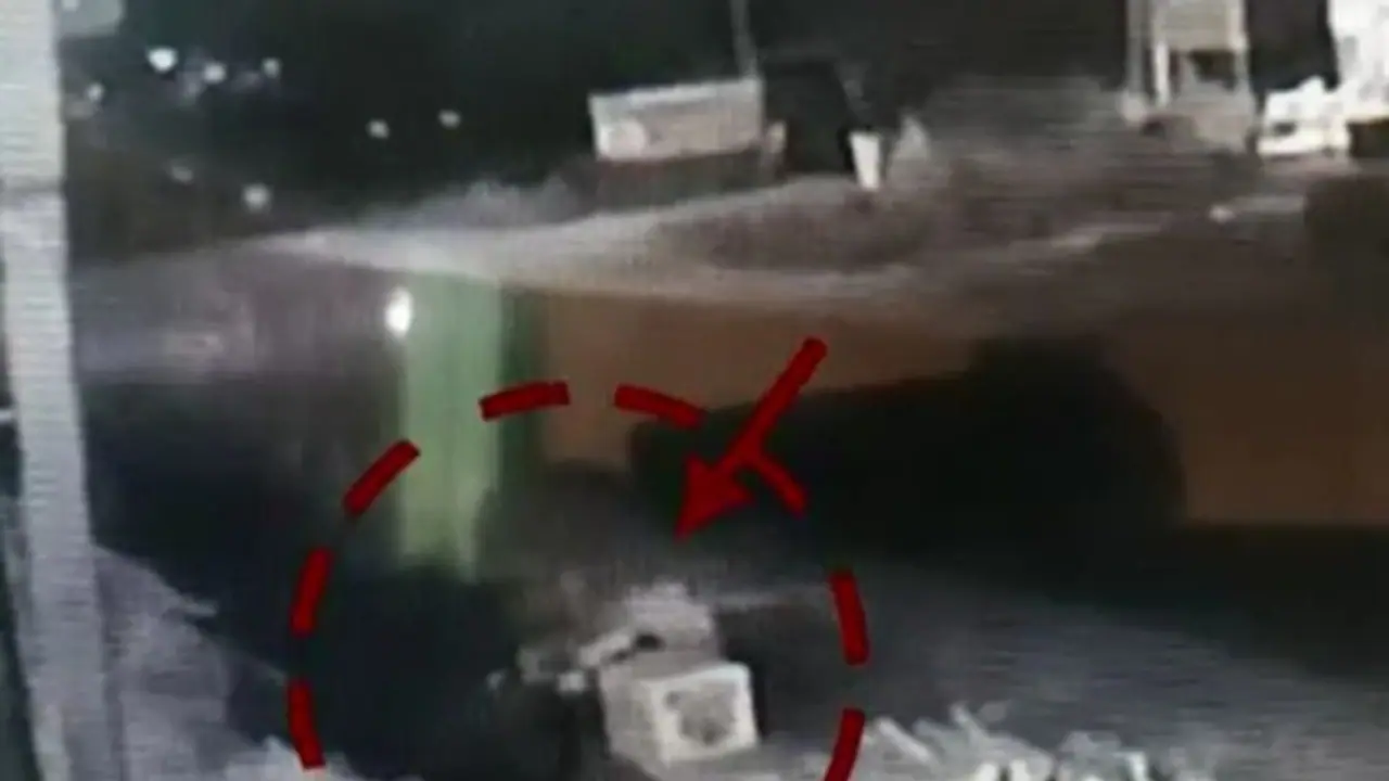 உச்சகட்ட போதையில் சாக்கடையில் விழுந்த வாலிபர்..! இரண்டு நாட்களுக்கு பிறகு பிணமாக மீட்பு..! உச்சகட்ட போதையில் சாக்கடையில் விழுந்த வாலிபர்..! இரண்டு நாட்களுக்கு பிறகு பிணமாக மீட்பு..!