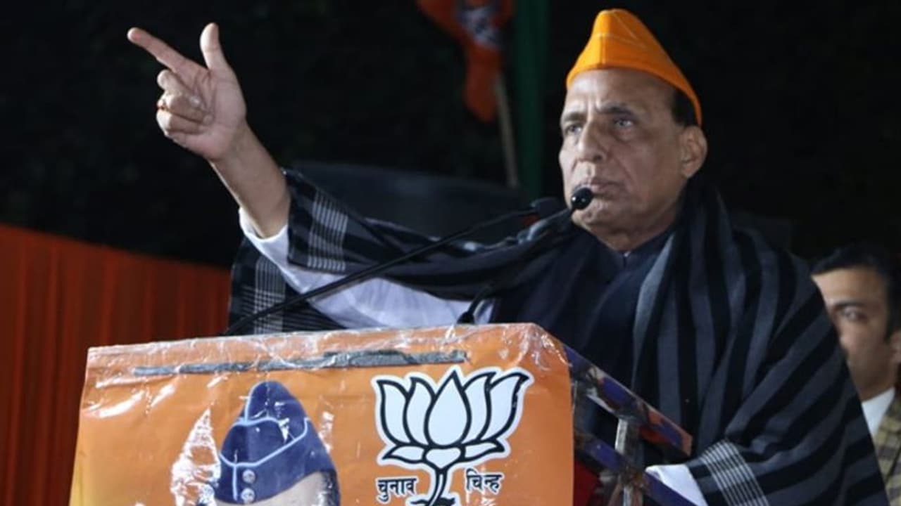 राजनाथ सिंह के आरोप, अरविंद केजरीवाल ने PM मोदी की 3 फायदेमंद योजनाएं नहीं कीं लागू राजनाथ सिंह के आरोप, अरविंद केजरीवाल ने PM मोदी की 3 फायदेमंद योजनाएं नहीं कीं लागू