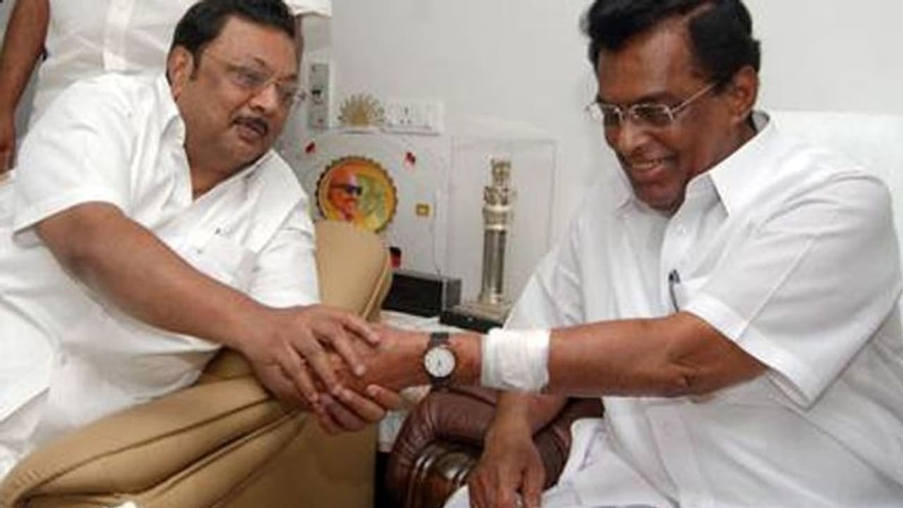 மு.க.அழகிரி இருக்கும் போது மு.க.ஸ்டாலினை தலைவராக்க எதிர்ப்பு தெரிவித்த வீரபாண்டி ஆறுமுகம்... ராமதாஸ் பகீர் தகவல்..! மு.க.அழகிரி இருக்கும் போது மு.க.ஸ்டாலினை தலைவராக்க எதிர்ப்பு தெரிவித்த வீரபாண்டி ஆறுமுகம்... ராமதாஸ் பகீர் தகவல்..!