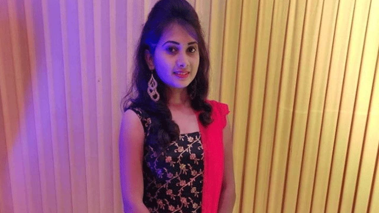 ఉన్మాది దాడిలో గాయపడిన లెక్చరర్ అంకిత మృతి: వార్ధాలో ఉద్రిక్తత