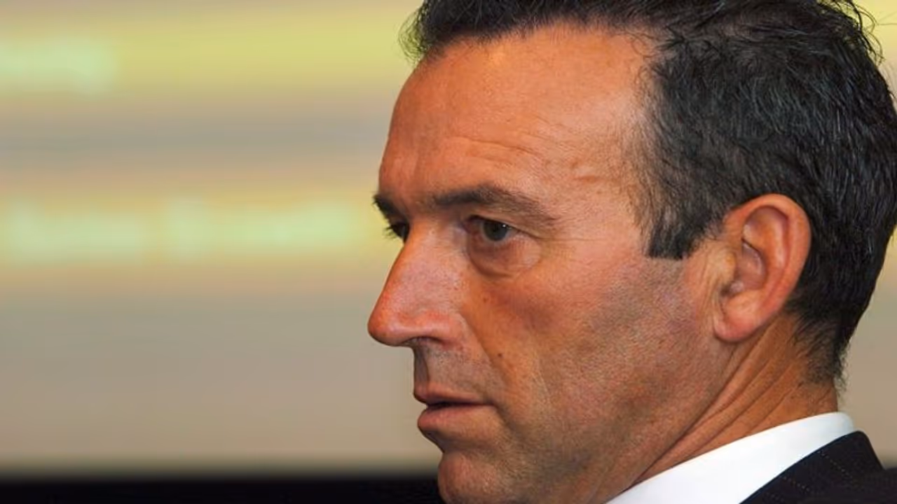 ಟ್ರಕ್ ಡ್ರೈವರ್ ಈಗ ದೇಶದ ಅತೀ ಶ್ರೀಮಂತ: ಹಣಗಳಿಕೆಗೆ ಇರಲಿಲ್ಲ ಧಾವಂತ! ಟ್ರಕ್ ಡ್ರೈವರ್ ಈಗ ದೇಶದ ಅತೀ ಶ್ರೀಮಂತ: ಹಣಗಳಿಕೆಗೆ ಇರಲಿಲ್ಲ ಧಾವಂತ!