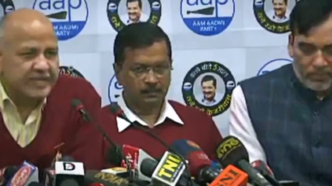 'গ্যারান্টি কার্ড' প্রকাশ করেই চ্যালেঞ্জ, অমিত শাহ কে ২৪ ঘন্টা সময় দিলেন কেজরিওয়াল