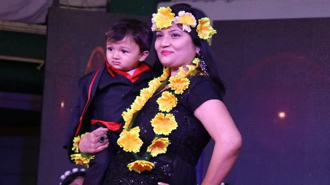 इस 8 महीने की गर्भवती महिला ने जीता सबका दिल, हर कोई था उनका दीवाना..स्वागत में बजती रहीं तालियां... इस 8 महीने की गर्भवती महिला ने जीता सबका दिल, हर कोई था उनका दीवाना..स्वागत में बजती रहीं तालियां...