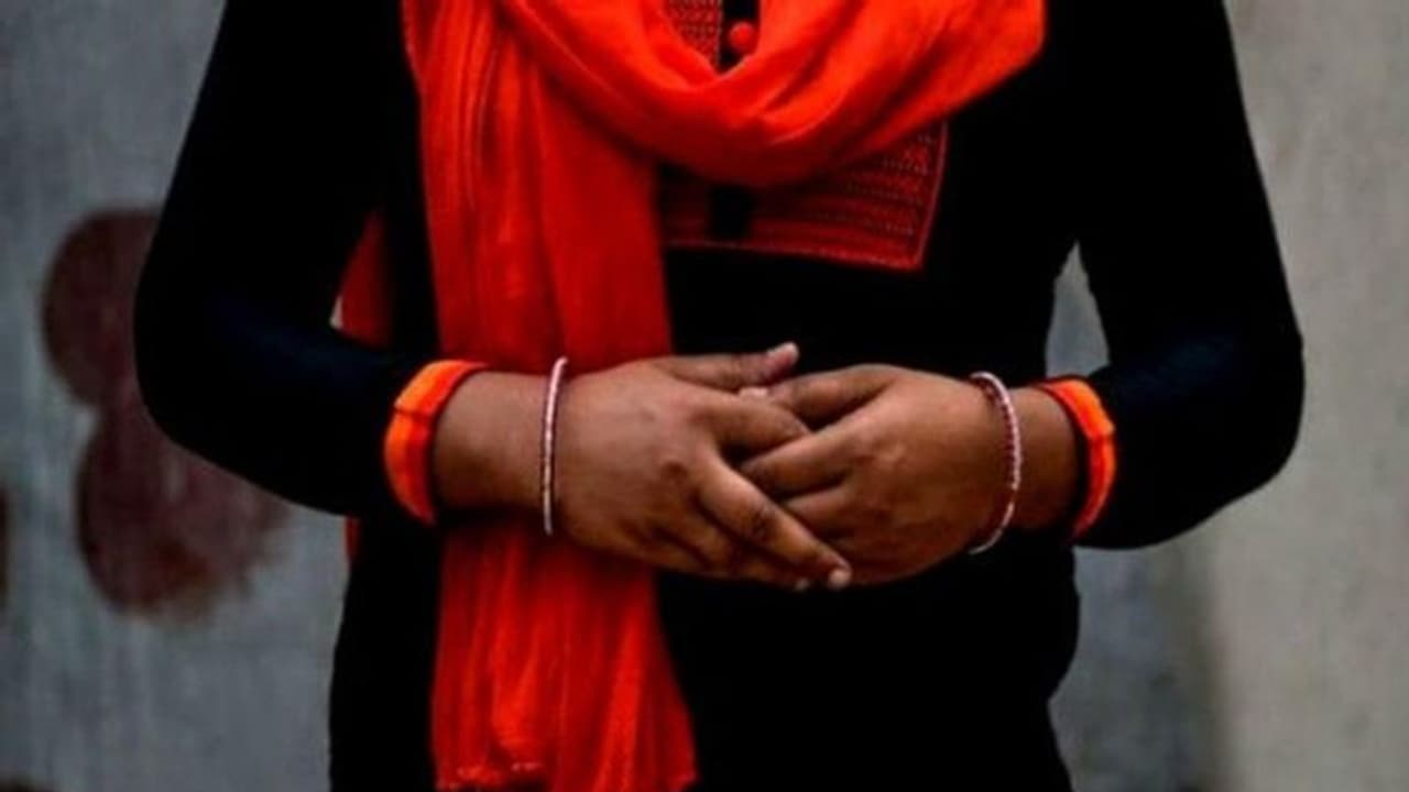 ಮಗಳನ್ನೇ ಬಯಸಿದ ಪ್ರಿಯಕರ : ಕತ್ತು ಹಿಸುಕಿ ಪುತ್ರಿಯನ್ನೇ ಕೊಂದ ತಾಯಿ! ಮಗಳನ್ನೇ ಬಯಸಿದ ಪ್ರಿಯಕರ : ಕತ್ತು ಹಿಸುಕಿ ಪುತ್ರಿಯನ್ನೇ ಕೊಂದ ತಾಯಿ!