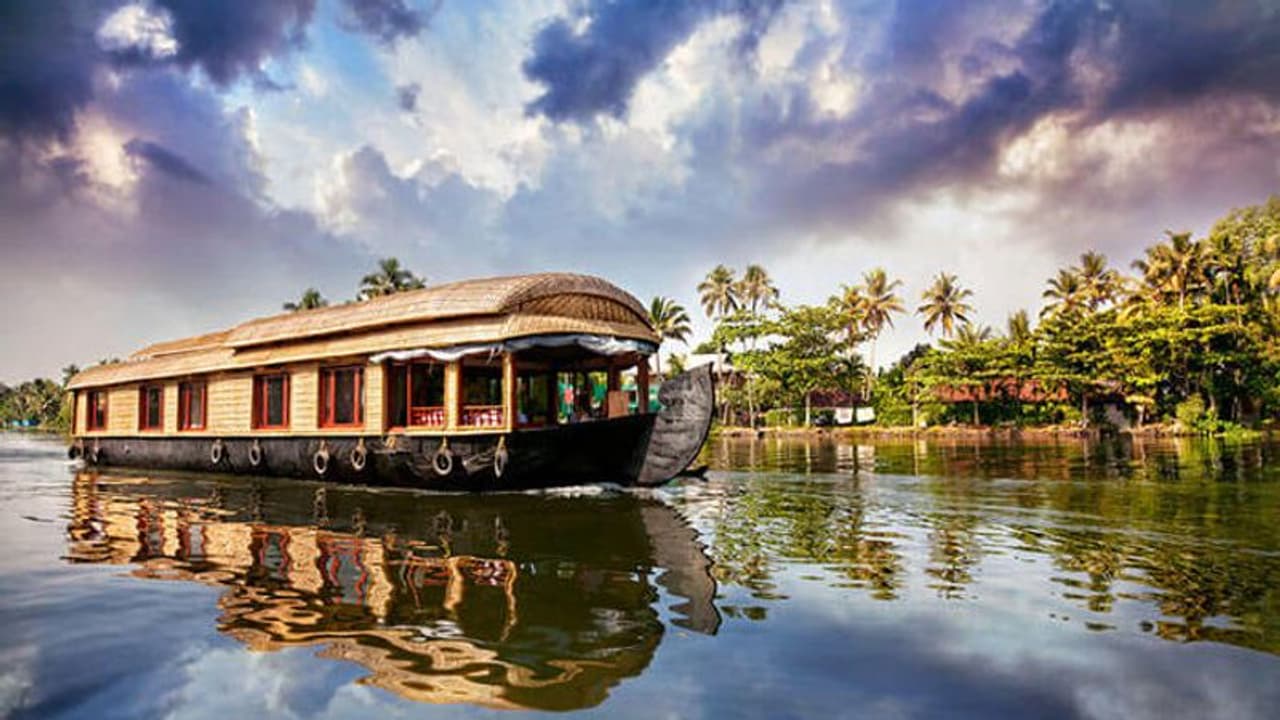 ব্যাকওয়াটারের মাঝেই আইসোলেশন ওয়ার্ড, আলাপ্পুজহার রাজকীয় বোটহাউস এবার কোয়ারেন্টাইন সেন্টার