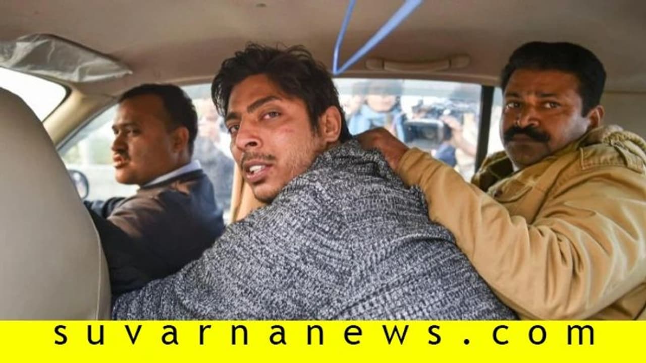 ಸಿಎಎ ಪ್ರತಿಭಟನೆ ವೇಳೆ ಗುಂಡು ಹಾರಿಸಿದ ವ್ಯಕ್ತಿ ಆಪ್ ಕಾರ್ಯಕರ್ತ! ಸಿಎಎ ಪ್ರತಿಭಟನೆ ವೇಳೆ ಗುಂಡು ಹಾರಿಸಿದ ವ್ಯಕ್ತಿ ಆಪ್ ಕಾರ್ಯಕರ್ತ!