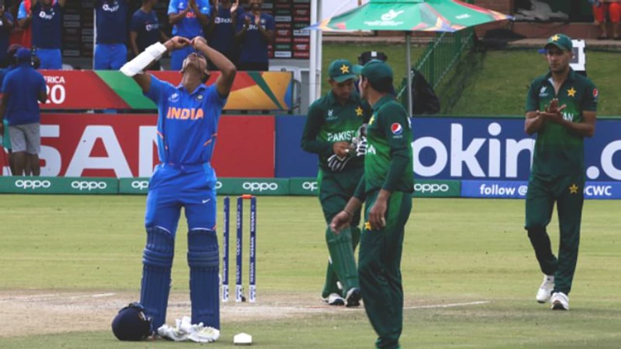 U19 உலக கோப்பை அரையிறுதி: யஷஸ்வி ஜெய்ஸ்வால் அபார சதம்.. பாகிஸ்தானை வீழ்த்தி ஃபைனலில் இந்திய அணி U19 உலக கோப்பை அரையிறுதி: யஷஸ்வி ஜெய்ஸ்வால் அபார சதம்.. பாகிஸ்தானை வீழ்த்தி ஃபைனலில் இந்திய அணி