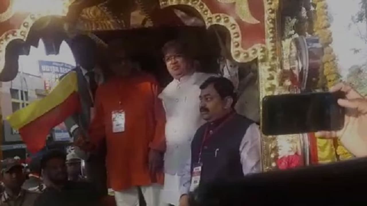 ಕಲಬುರಗಿ ಅಕ್ಷರ ಜಾತ್ರೆ: ಸಮ್ಮೇಳನಾಧ್ಯಕ್ಷರ ಮೆರವಣಿಗೆಗೆ ಕಾರಜೋಳ ಚಾಲನೆ