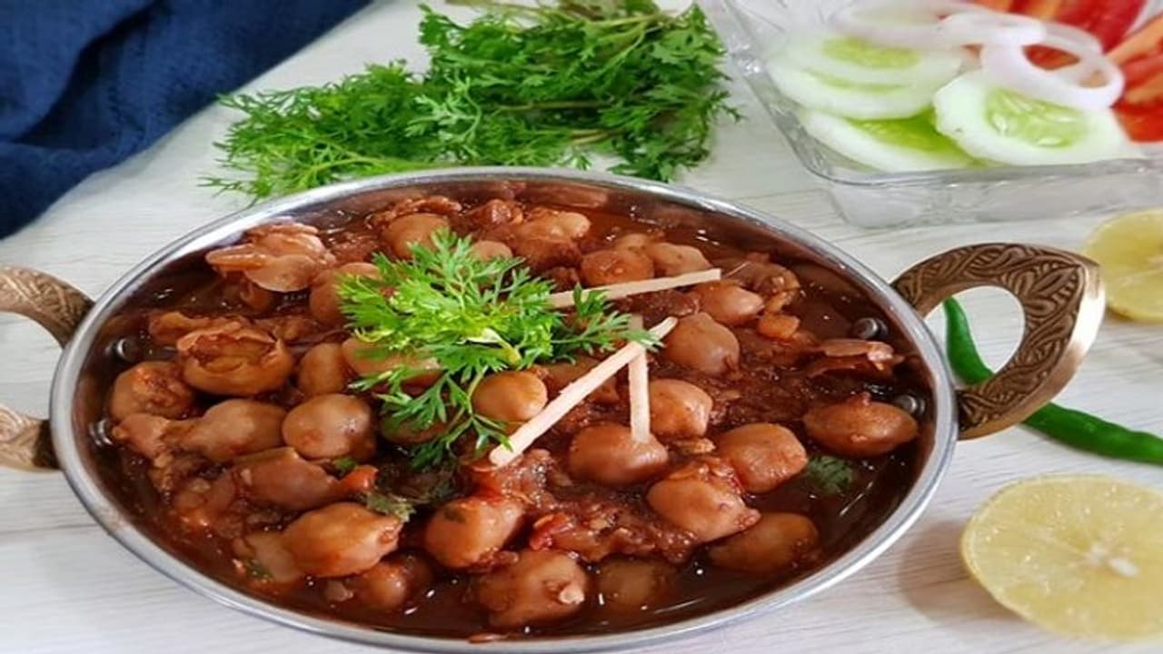 पराठों के साथ लें पंजाबी छोले का स्वाद, जानें इसकी रेसिपी पराठों के साथ लें पंजाबी छोले का स्वाद, जानें इसकी रेसिपी