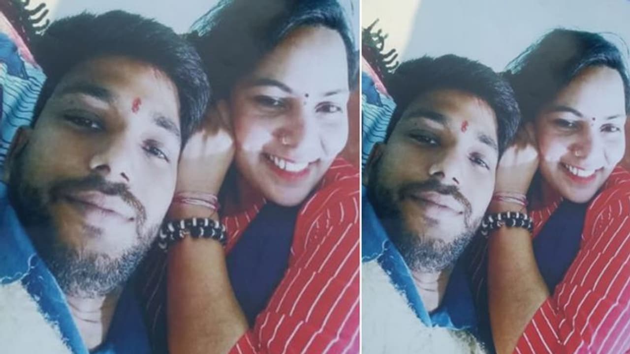 प्रेमी ने दिया धोखा, तो TV एक्ट्रेस ने शहर में चिपकवा दिए पोस्टर, 'गौर से देखो इस शख्स को...' प्रेमी ने दिया धोखा, तो TV एक्ट्रेस ने शहर में चिपकवा दिए पोस्टर, 'गौर से देखो इस शख्स को...'