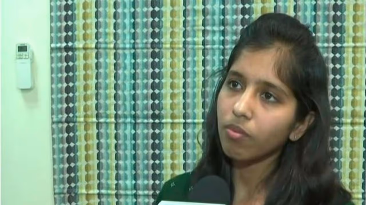 ১১ তারিখ জবাব পাবে বিজেপি, বাবাকে সন্ত্রাসবাদী বলায় মুখ খুললেন কেজরিওয়াল কন্যা