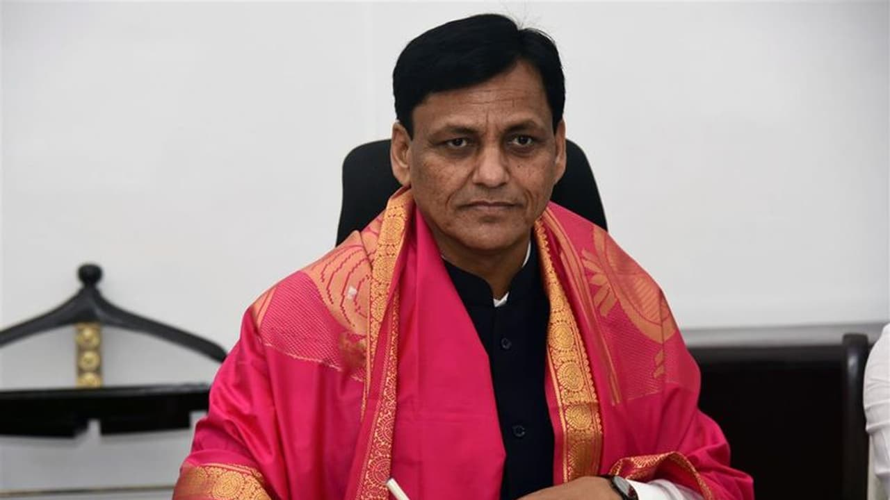 कोरोना संक्रमित हुए केंद्रीय गृह राज्य मंत्री नित्यानंद राय, खुद ट्वीट करके दी जानकारी कोरोना संक्रमित हुए केंद्रीय गृह राज्य मंत्री नित्यानंद राय, खुद ट्वीट करके दी जानकारी