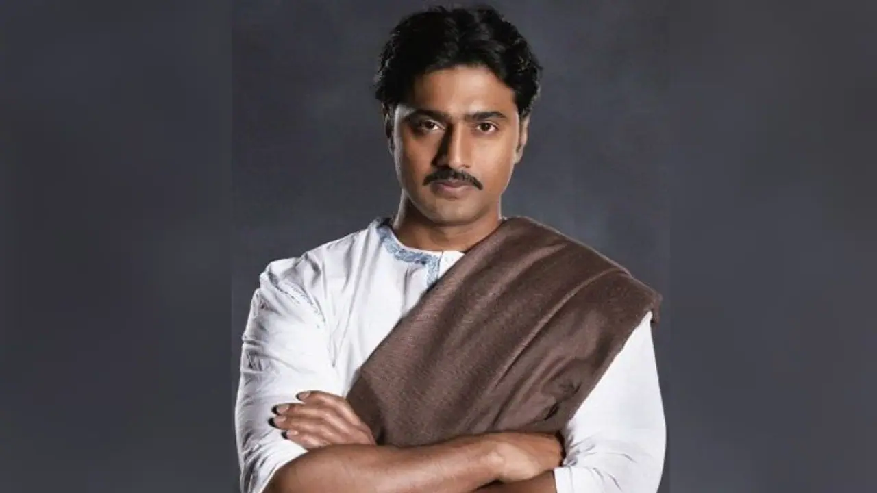 ফুটবলের জনক নগেন্দ্রপ্রসাদের চরিত্রে দেব, প্রকাশ্যে এল প্রথম লুক ফুটবলের জনক নগেন্দ্রপ্রসাদের চরিত্রে দেব, প্রকাশ্যে এল প্রথম লুক