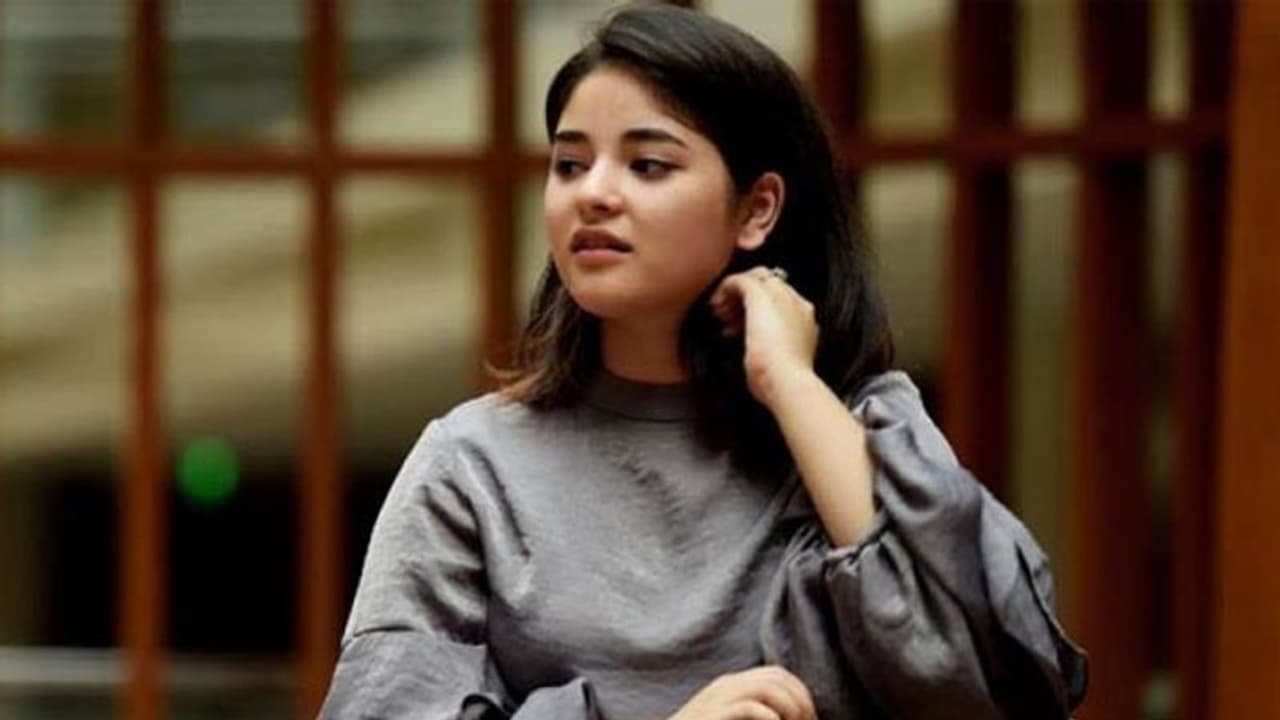 'എത്ര നിസാരമായാണ് ഞങ്ങളെ നിങ്ങള് നിശബ്ദരാക്കിയത്'; കശ്മീരി ജനതയുടെ ബുദ്ധിമുട്ടുകള് വിവരിച്ച് സൈറ വസീം 'എത്ര നിസാരമായാണ് ഞങ്ങളെ നിങ്ങള് നിശബ്ദരാക്കിയത്'; കശ്മീരി ജനതയുടെ ബുദ്ധിമുട്ടുകള് വിവരിച്ച് സൈറ വസീം