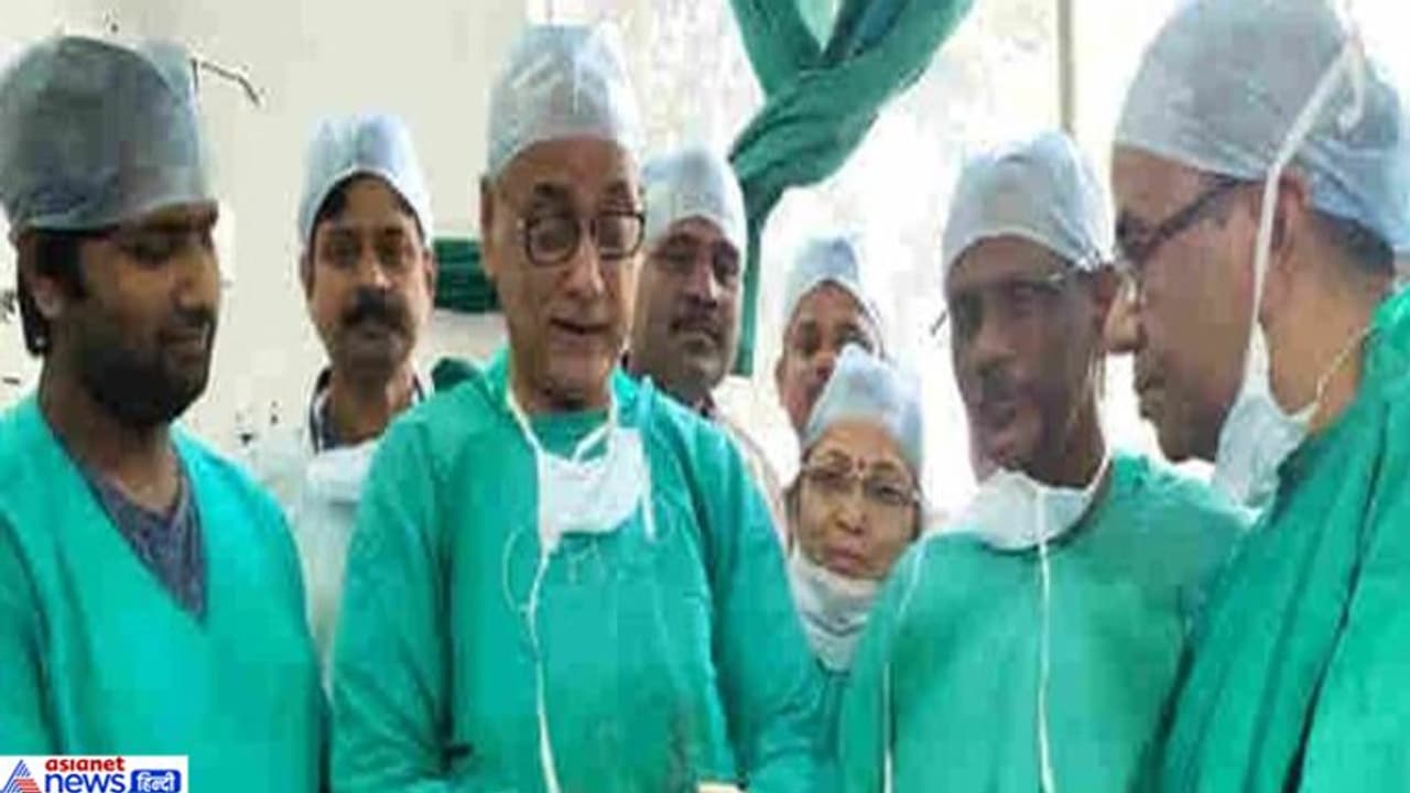 6 महीने के नवजात के पेट से निकला सवा किलो का भ्रूण, मामले पर डॉक्टर भी हुए हैरान 6 महीने के नवजात के पेट से निकला सवा किलो का भ्रूण, मामले पर डॉक्टर भी हुए हैरान