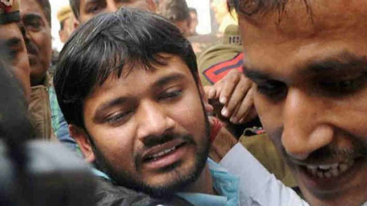 सुपौल में कन्हैया कुमार के काफिले पर हमला, पिकअप वैन का शीशा तोड़ा, ड्राइवर जख्मी सुपौल में कन्हैया कुमार के काफिले पर हमला, पिकअप वैन का शीशा तोड़ा, ड्राइवर जख्मी