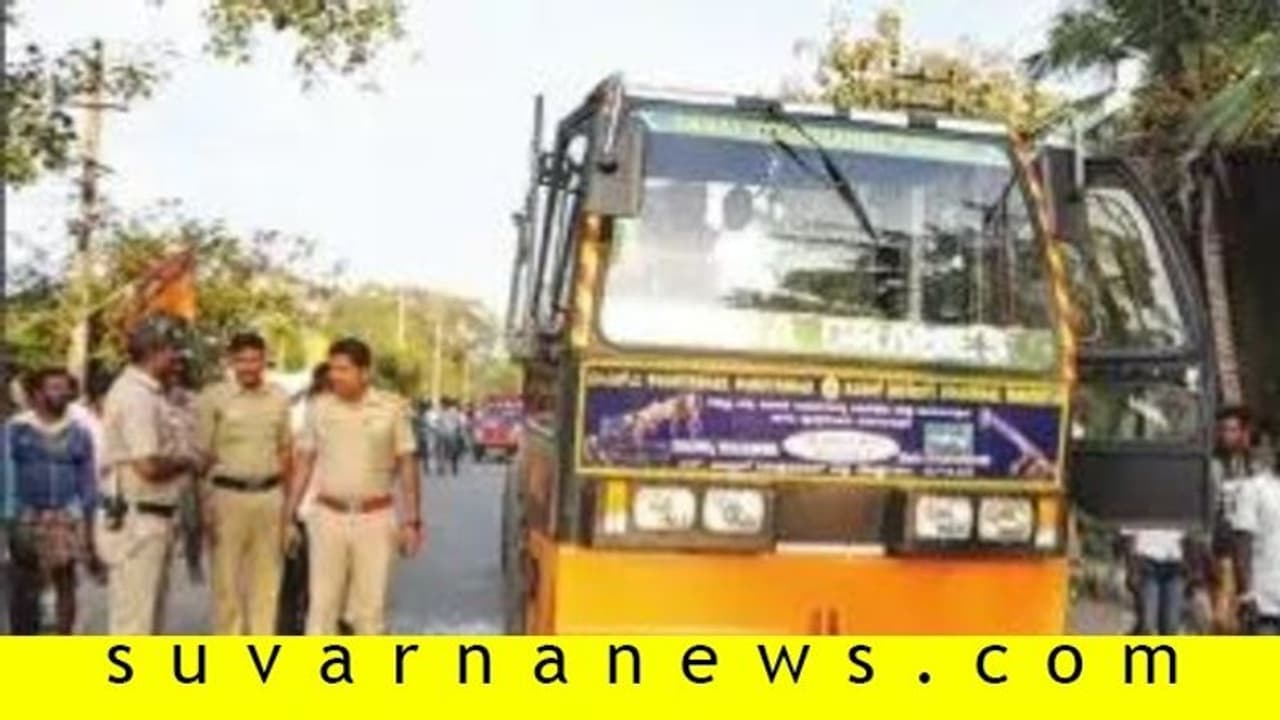 ಮಾತನಾಡುತ್ತ ಕುಳಿತಿದ್ದ ವೃದ್ಧರ ಮೇಲೆ ಹರಿದ ಕ್ರೇನ್ ಮಾತನಾಡುತ್ತ ಕುಳಿತಿದ್ದ ವೃದ್ಧರ ಮೇಲೆ ಹರಿದ ಕ್ರೇನ್