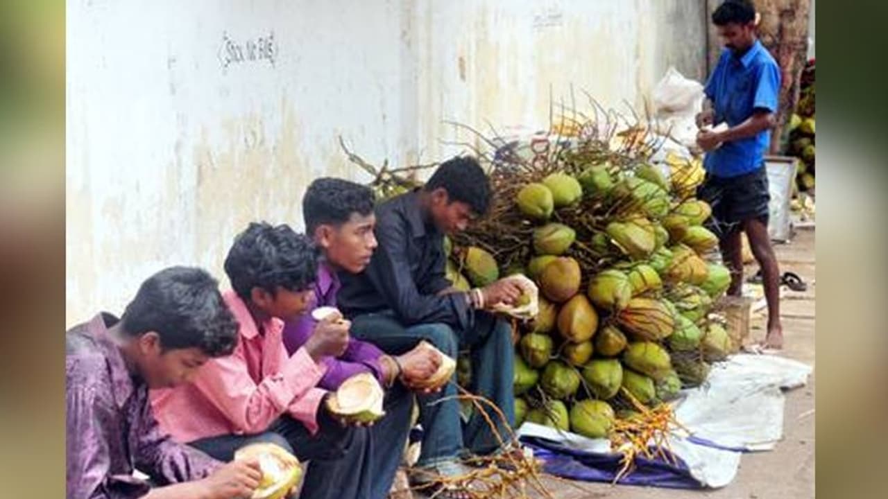 மாற வேண்டிய அவசர நிலை..! மறவாதீர் "இளநீர்"...!