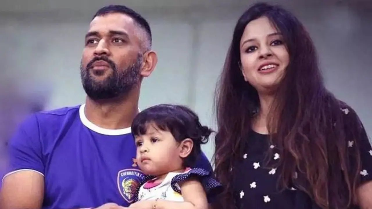 ധോണി വിരമിച്ചുവെന്ന് അഭ്യൂഹം; വാര്ത്തകളോട് രൂക്ഷമായി പ്രതികരിച്ച് സാക്ഷി ധോണി വിരമിച്ചുവെന്ന് അഭ്യൂഹം; വാര്ത്തകളോട് രൂക്ഷമായി പ്രതികരിച്ച് സാക്ഷി