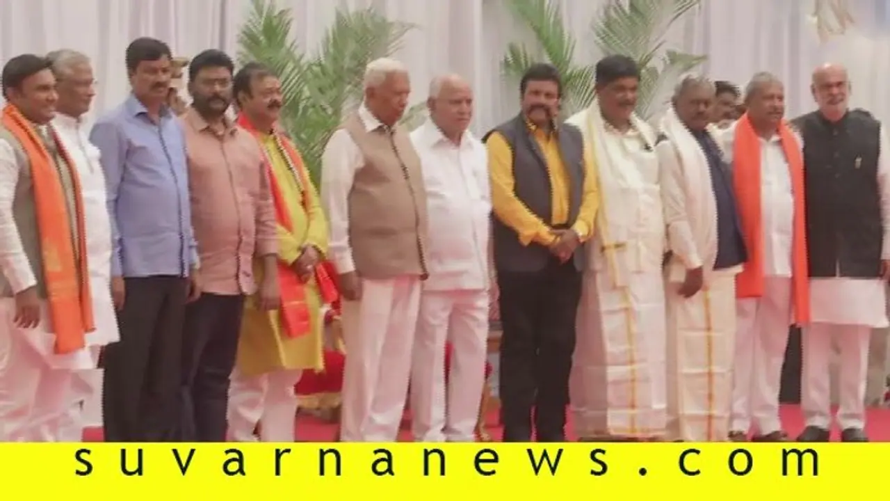 ಆರಿದ್ರಾ ನಕ್ಷತ್ರ ಲಗ್ನದಲ್ಲಿ 10 ನೂತನ ಸಚಿವರ ಪ್ರಮಾಣವಚನ:ಘಟಾನುಘಟಿಗಳು ಗೈರು ಆರಿದ್ರಾ ನಕ್ಷತ್ರ ಲಗ್ನದಲ್ಲಿ 10 ನೂತನ ಸಚಿವರ ಪ್ರಮಾಣವಚನ:ಘಟಾನುಘಟಿಗಳು ಗೈರು