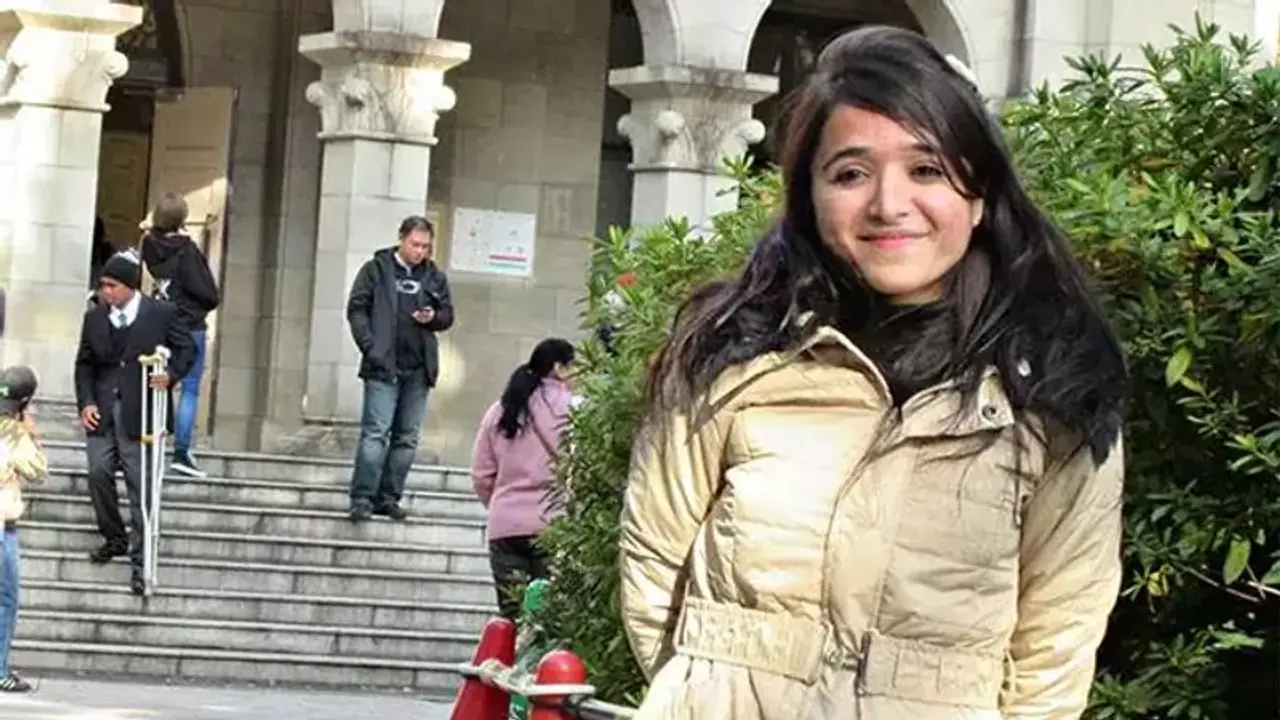 Ummul Kher’s Resilient Tale of Braving Through a Bone Disease & Slum Life to Become an IAS Officer