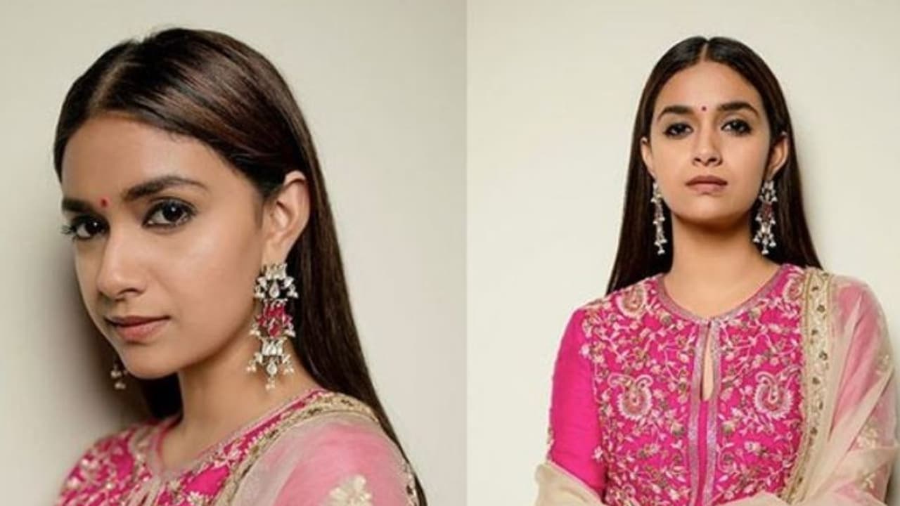 ഇത് പുത്തന് മേക്കോവര്; സ്ലിം ലുക്കില് കീര്ത്തി ഫോട്ടോഷൂട്ട് ചിത്രങ്ങള് ഇത് പുത്തന് മേക്കോവര്; സ്ലിം ലുക്കില് കീര്ത്തി ഫോട്ടോഷൂട്ട് ചിത്രങ്ങള്