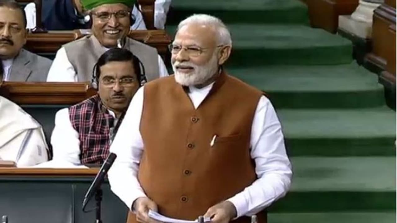 మీలా ఉంటే రామ మందిరం సమస్య అలాగే ఉండేది: విపక్షాలపై మోడీ సెటైర్లు మీలా ఉంటే రామ మందిరం సమస్య అలాగే ఉండేది: విపక్షాలపై మోడీ సెటైర్లు