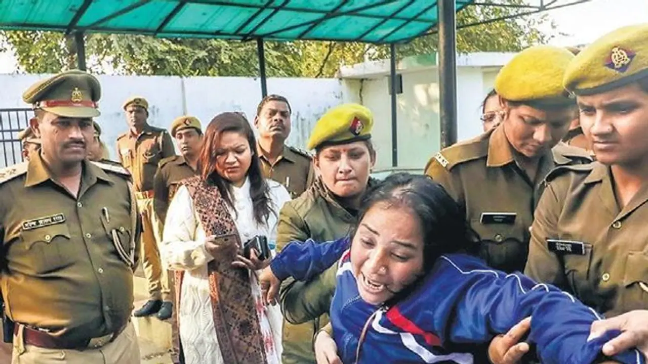 2வது மனைவியின் கள்ளக்காதலுக்கு இடையூறாக இருந்ததால் ஆத்திரம்... விஸ்வ இந்து மஹாசபா தலைவருக்கு நேர்ந்த பரிதாபம்! 2வது மனைவியின் கள்ளக்காதலுக்கு இடையூறாக இருந்ததால் ஆத்திரம்... விஸ்வ இந்து மஹாசபா தலைவருக்கு நேர்ந்த பரிதாபம்!