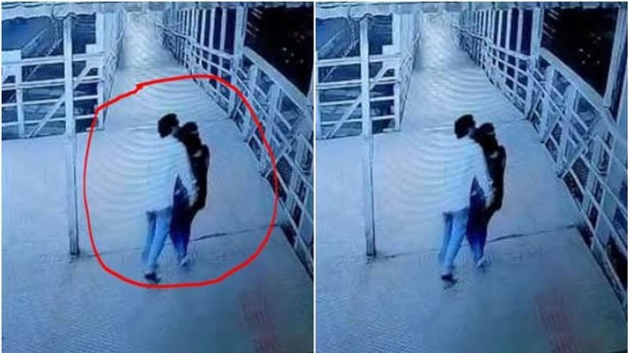 റെയില്വേ സ്റ്റേഷനില് സ്ത്രീകളെ കടന്നുപിടിച്ച് ചുംബിച്ചു; ഓടിരക്ഷപ്പെട്ട യുവാവ് സിസിടിവിയില് കുടുങ്ങി റെയില്വേ സ്റ്റേഷനില് സ്ത്രീകളെ കടന്നുപിടിച്ച് ചുംബിച്ചു; ഓടിരക്ഷപ്പെട്ട യുവാവ് സിസിടിവിയില് കുടുങ്ങി