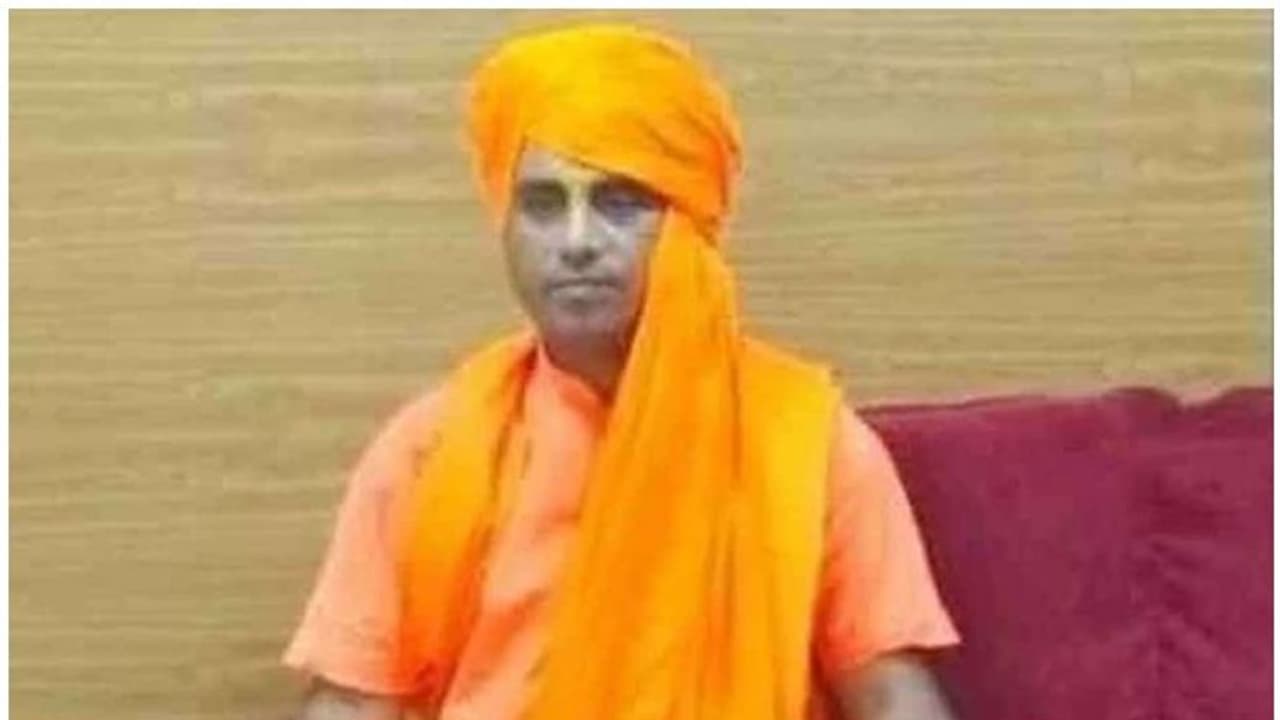 രണ്ടാം ഭാര്യയുടെ വിവാഹേതരബന്ധത്തെ എതിര്ത്ത ഹിന്ദുമഹാസഭാ നേതാവിനെ വെടിവെച്ചു കൊന്നു രണ്ടാം ഭാര്യയുടെ വിവാഹേതരബന്ധത്തെ എതിര്ത്ത ഹിന്ദുമഹാസഭാ നേതാവിനെ വെടിവെച്ചു കൊന്നു