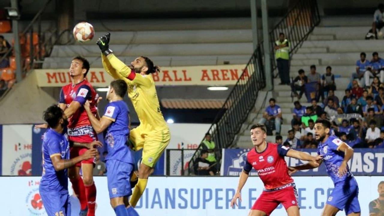 ഐഎസ്എല്: ഇഞ്ചുറിടൈം ഗോളില് നിര്ണായക ജയവുമായി മുംബൈ സിറ്റി ഐഎസ്എല്: ഇഞ്ചുറിടൈം ഗോളില് നിര്ണായക ജയവുമായി മുംബൈ സിറ്റി