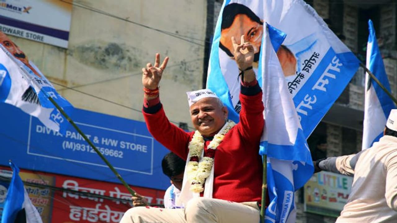 শনিবার ভোট রাজধানীতে, তার আগেই ঘুষ নিতে গিয়ে সিবিআই জালে সিসোদিয়া ঘনিষ্ঠ আধিকারিক