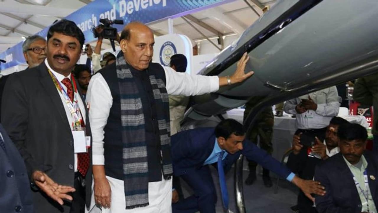 डिफेंस एक्सपो 2020: यूपी में 50 हजार करोड़ रुपए के निवेश पर साइन हुए 23 एमओयू, 3 लाख युवाओं को मिलेगा रोजगार डिफेंस एक्सपो 2020: यूपी में 50 हजार करोड़ रुपए के निवेश पर साइन हुए 23 एमओयू, 3 लाख युवाओं को मिलेगा रोजगार